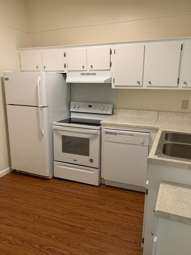 Building Photo - 174-174 Hart Ave