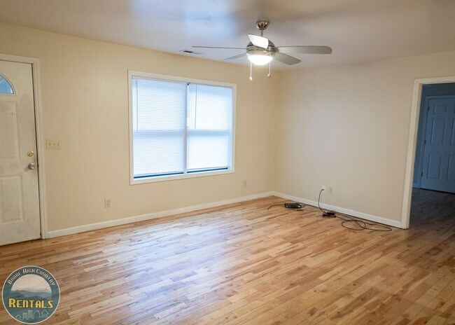Foto del edificio - 1395 W King St