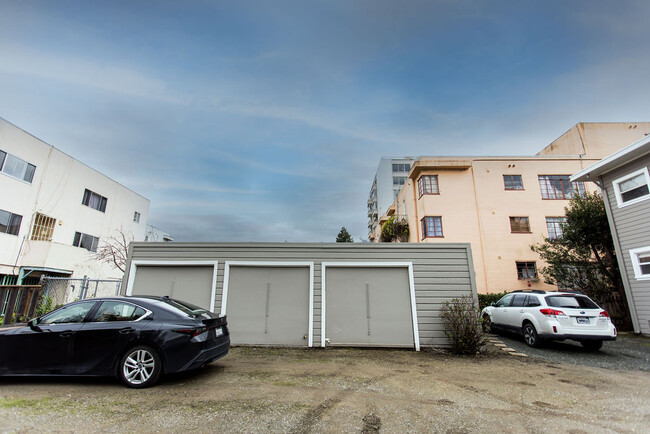 Building Photo - 2329 Parker St