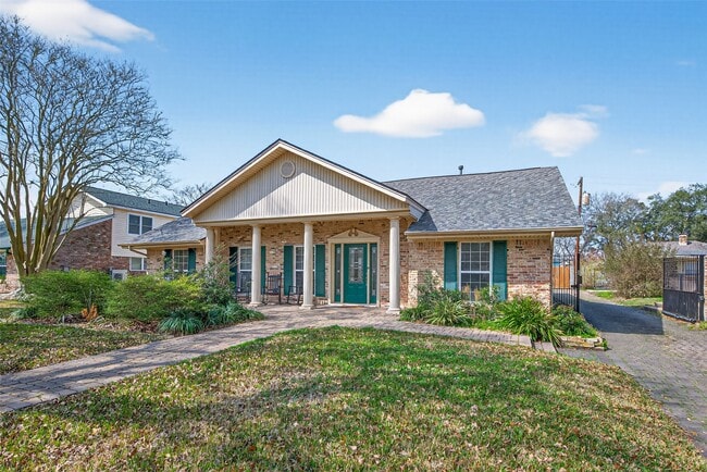 Building Photo - 1910 Claiborne Dr