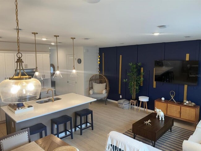 Building Photo - 803 Longboat Dr