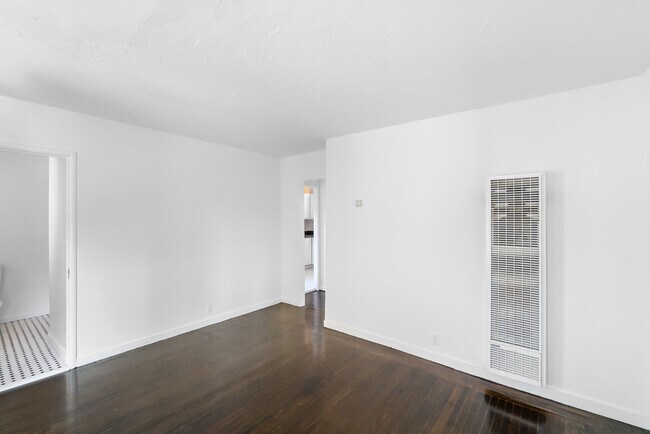 Building Photo - 1551 St Charles St