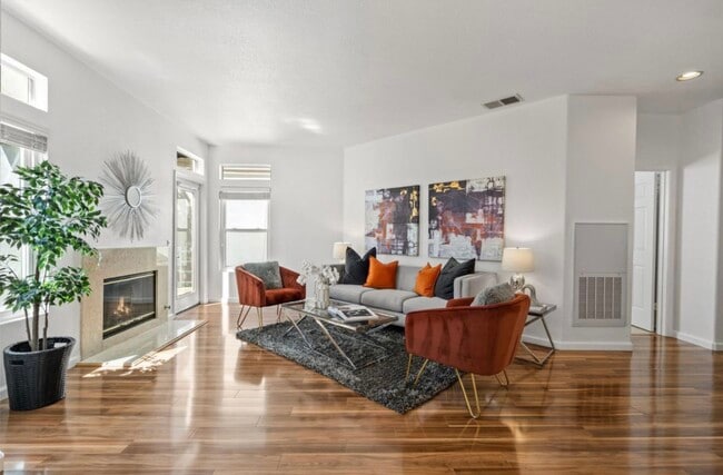 Building Photo - 440 Navaro Pl