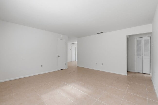 Building Photo - 2 Bedroom, 2 Bath House in Palmetto Woods!