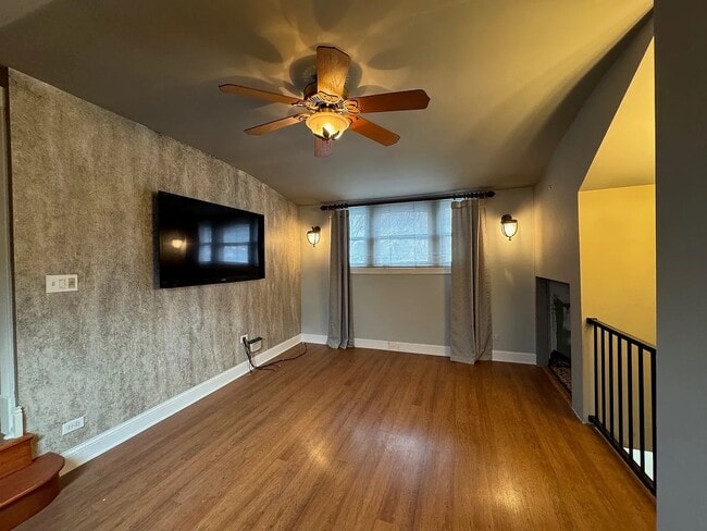 Building Photo - 800 E Belmont Ave