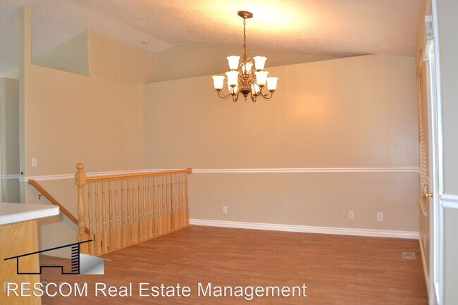Foto del edificio - 5 br, 3 bath House - 72701 -1838 N 725 W