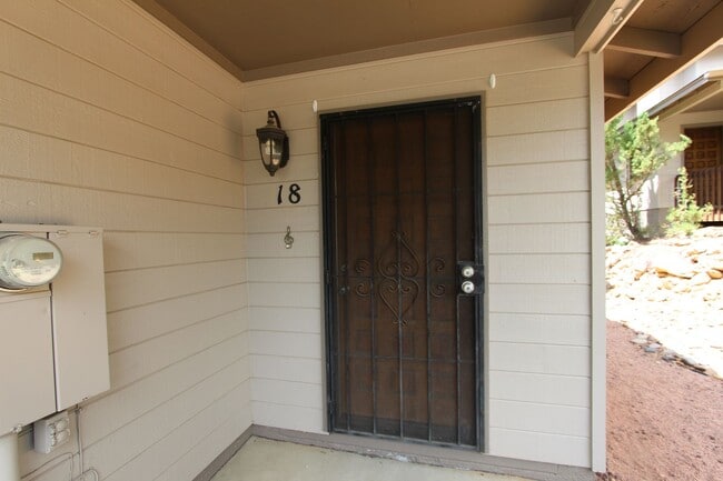 Building Photo - MOVE IN READY! Charming 2-Bedroom Townhome...
