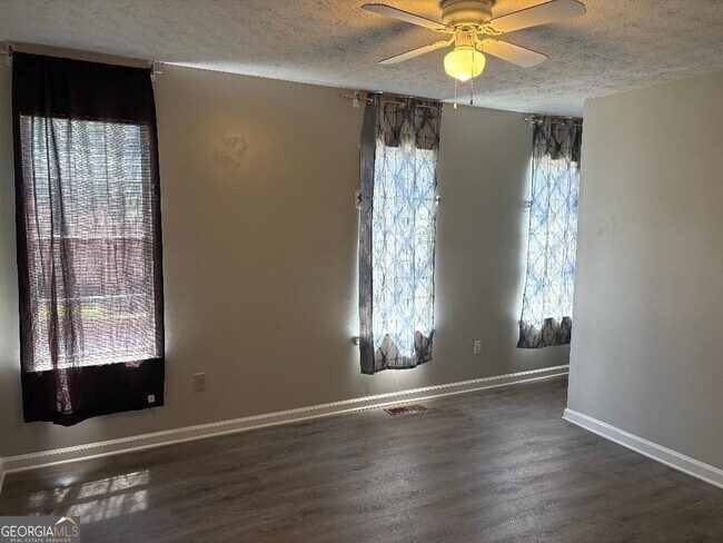 Foto del edificio - 3464 Kingswood Trail