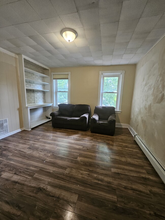 Building Photo - 733 Stuyvesant Ave