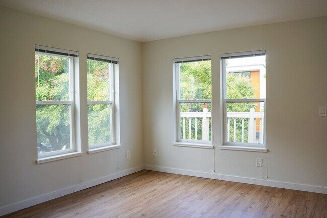 Foto del edificio - 220 SW Meade St