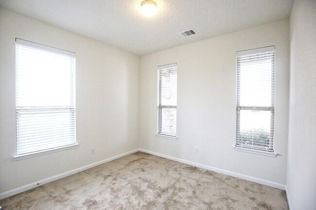 Foto del edificio - 1443 Wheatley Hill Ln