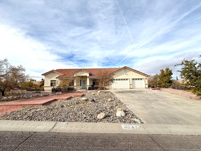 Foto del edificio - Spacious 3 Bedroom Home in Kingman Foothil...