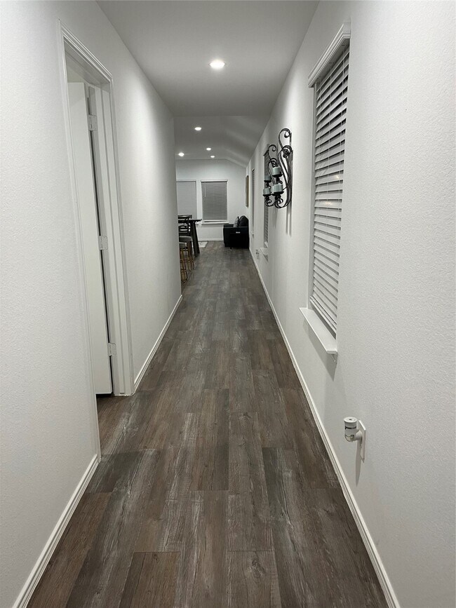 Foto del edificio - 5446 Wyndham Rdg Ln