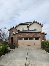 Building Photo - 2402 Meerstad Ln