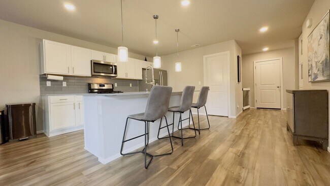 Foto del edificio - 5+ Bedroom Home in NE Lacey on Large Lot with Long Lake access plus A/C!