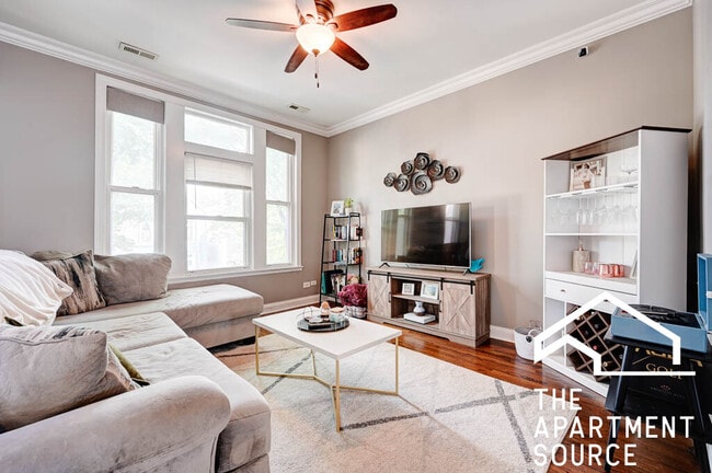 Building Photo - 1341 W Fletcher St