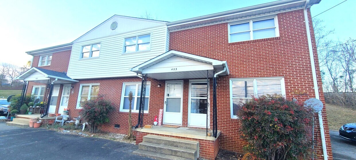 Primary Photo - 403 E Main Blvd