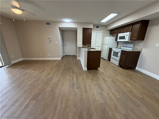 Foto del edificio - 2226 Arbour Walk Cir