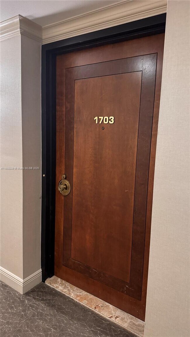 Foto del edificio - 4000 Island Blvd