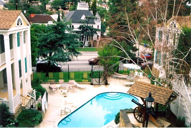 Building Photo - 4024-4028 Los Feliz Blvd