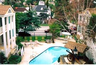 Building Photo - 4024-4028 Los Feliz Blvd
