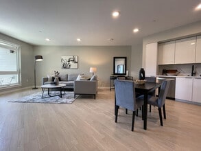 Building Photo - 401 Cypress Ave