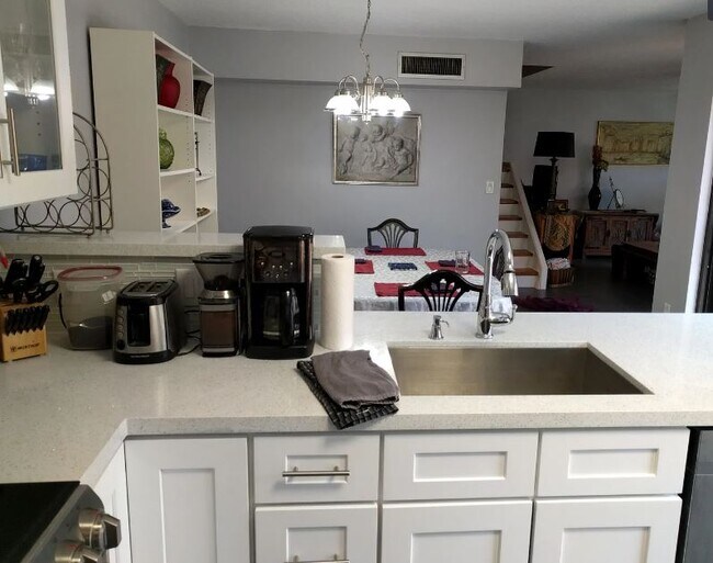 Foto del edificio - 4722 SW 67th Ave