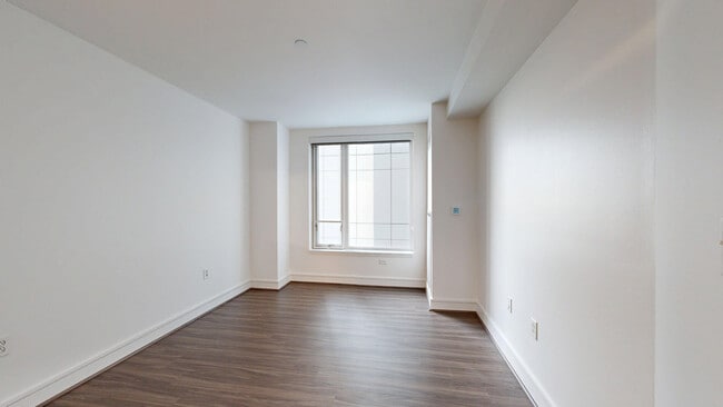 Interior Photo - 100 Pier 4