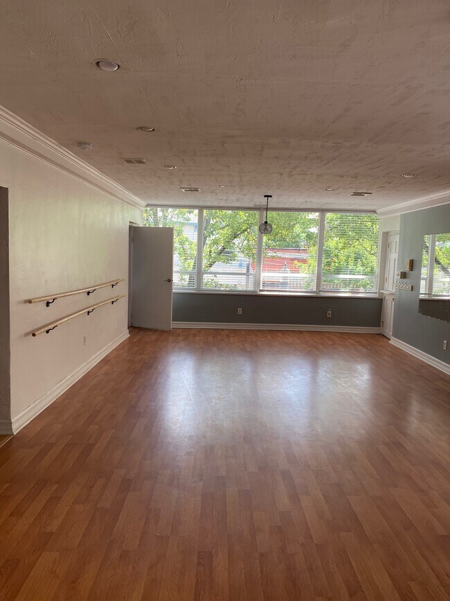 Foto del edificio - 6739 Reynolds St