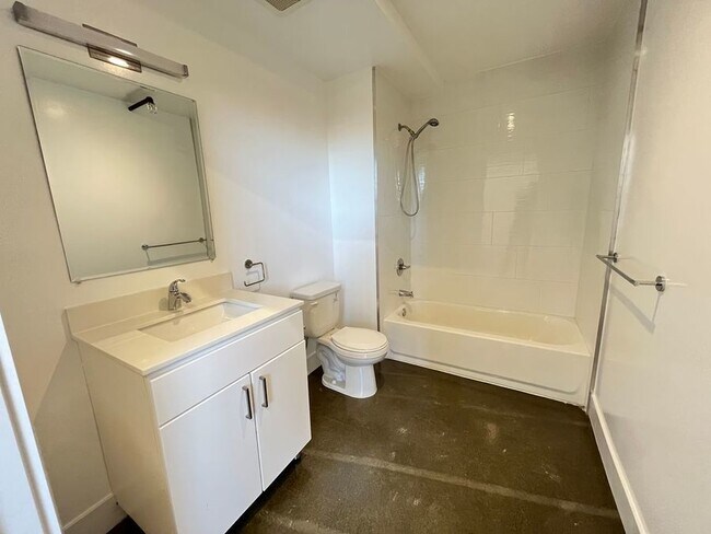 Building Photo - Unique loft space with great light. Two mo...