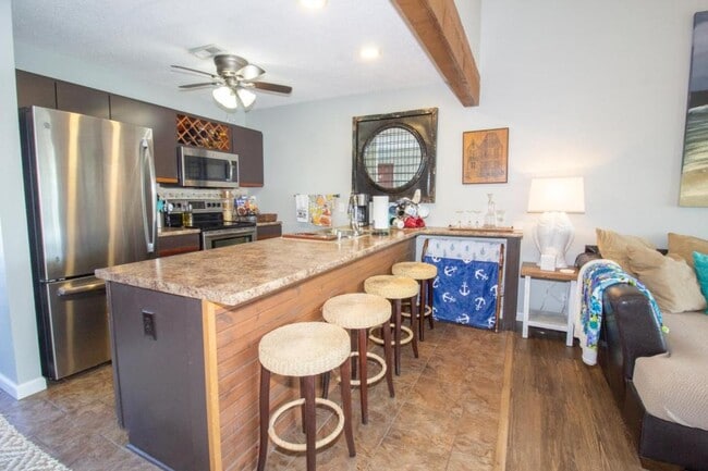 Building Photo - 108 Robinwood Dr