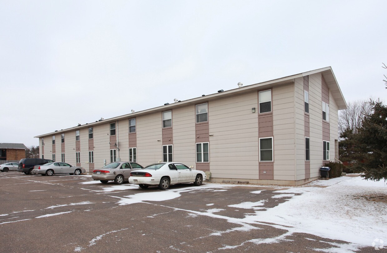 2502 Fryklund Dr, Menomonie, WI 54751 Apartments in Menomonie, WI