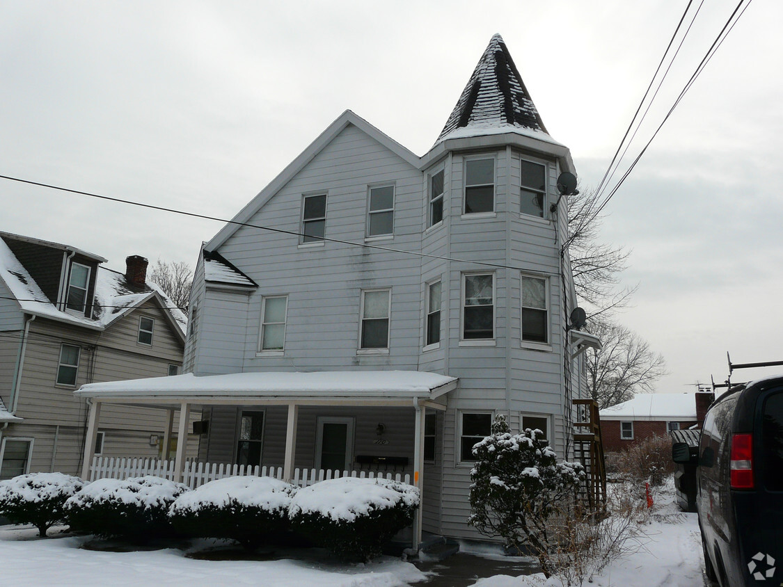 Building Photo - 110 W Broad St