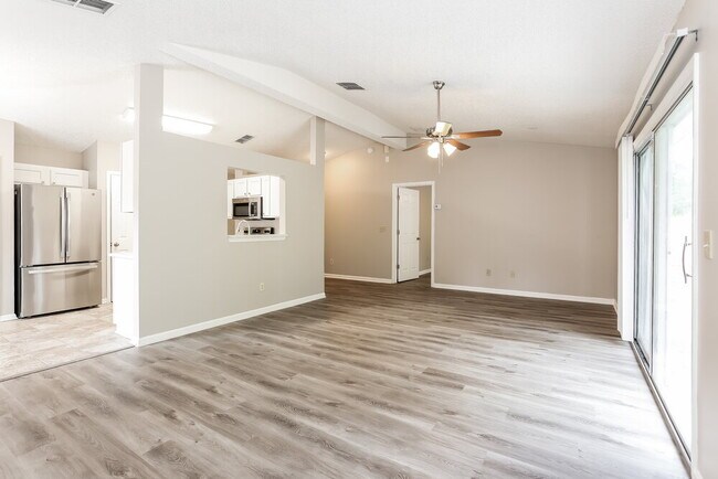 Foto del edificio - 1669 Spring Branch Dr W