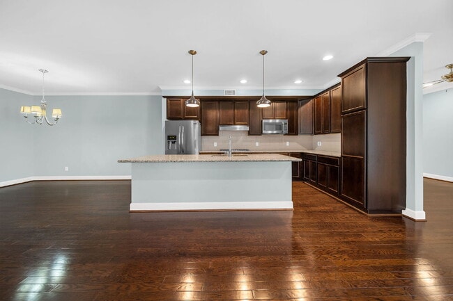 Foto del edificio - Nestled in the heart of Creekside Park - T...
