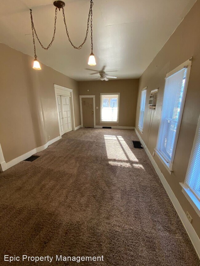 Foto del edificio - 3 br, 1 bath House - 1105 SW Clay St