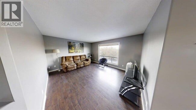 Building Photo - 9234-9115 115 Ave