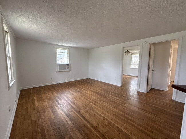 Building Photo - 118 Brockway Ave