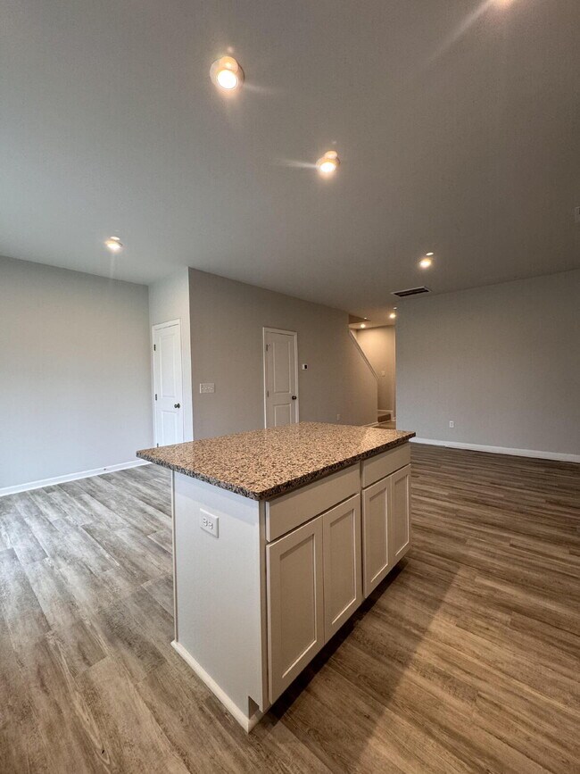 Foto del edificio - PRICE REDUCED! Modern 3-Bed Townhome in Greer — Stylish Design & Community Perks in Prime Location!