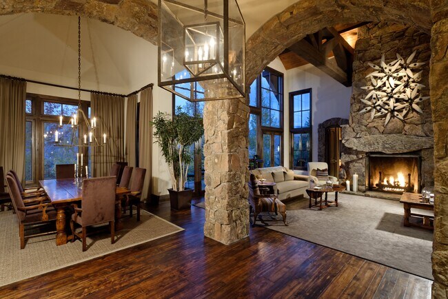 Building Photo - 353 Pfister Dr