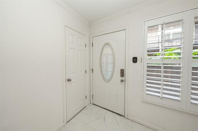 Building Photo - 5550 N Braeswood Blvd
