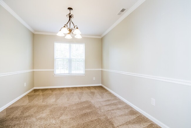 Building Photo - 2023 Trenton Dr