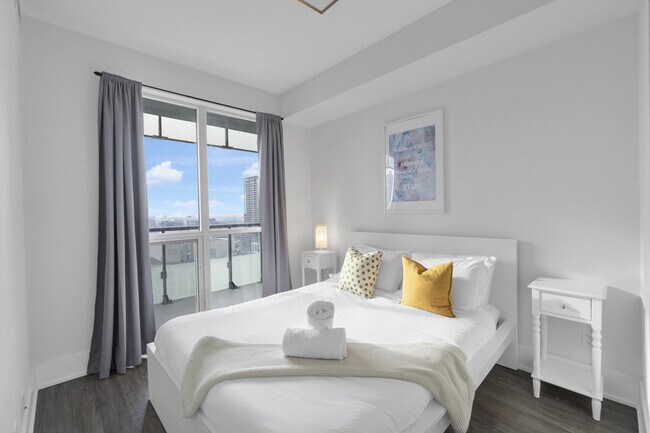 Building Photo - 300 Front St W