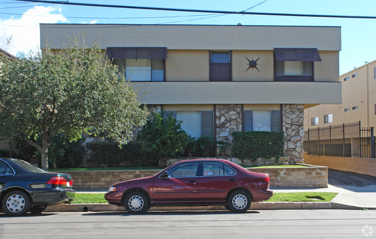 Building Photo - 120 Chester Ave