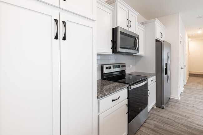 Building Photo - 3 Bedroom Townhome Main Street Pineville - MOVE IN SPECIAL