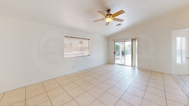 Building Photo - 7431 N Thornwood Rd
