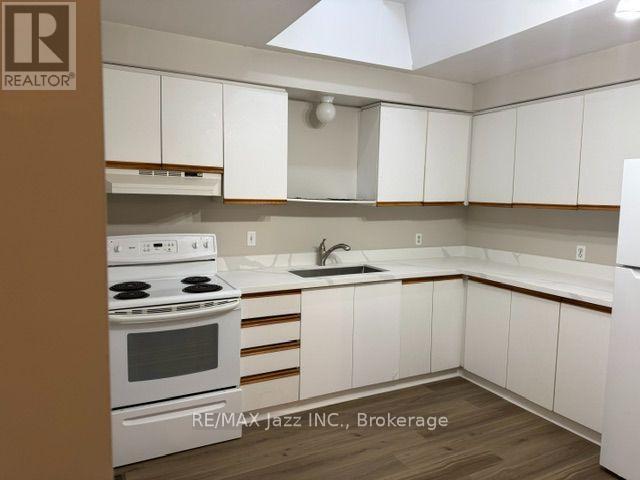 Building Photo - 5 Turnberry Crescent