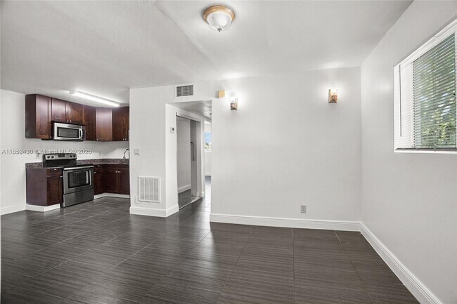 Foto del edificio - 37 SW 14th St