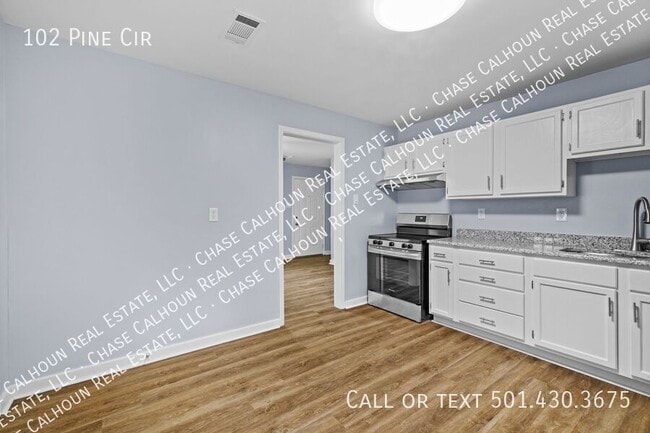 Foto del edificio - 102 Pine Cir