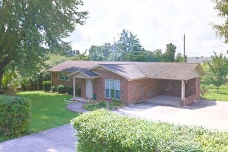 Building Photo - 523 Madison Ave